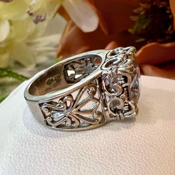 Retired Silpada Uptown Ring Large Cushion Cut Statement Ring 925 Sterling Silver - Picture 2 of 15